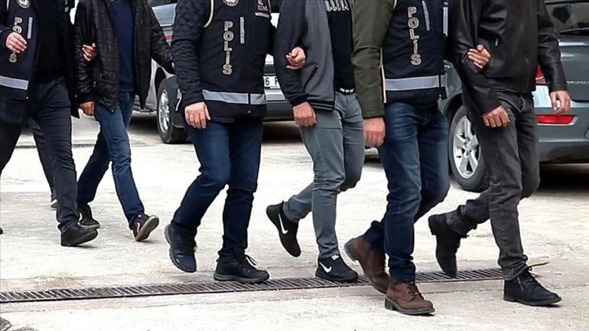 Film gibi olay! 7 yıldır firariydi: Estetik, saç ekimi ve sahte kimlik detayları